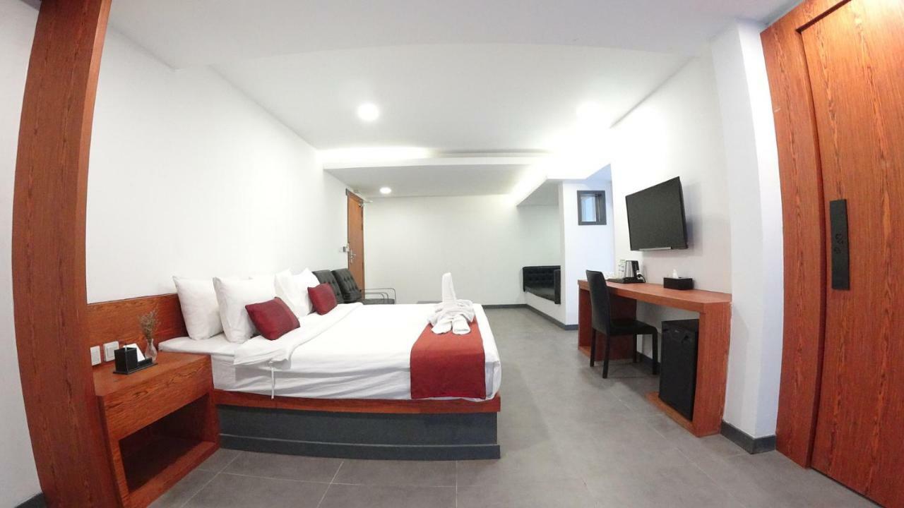 Hotel Records Phnom Penh Exterior foto