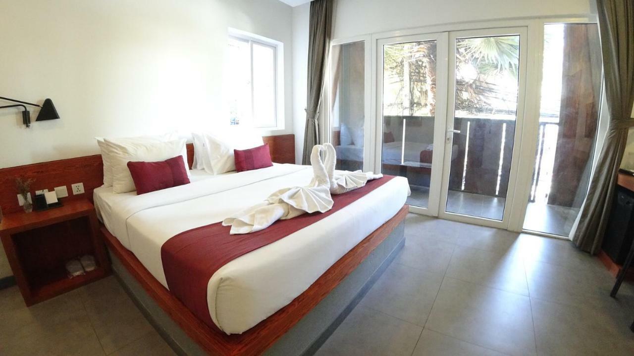 Hotel Records Phnom Penh Exterior foto