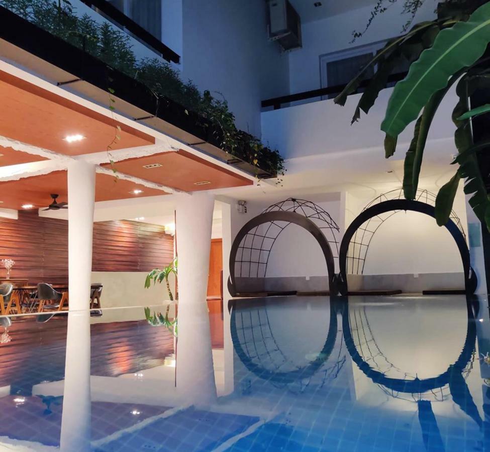 Hotel Records Phnom Penh Exterior foto